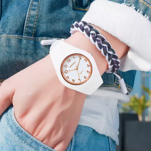 Beautiful White Silicone Kids Quartz Wrist Watches Water Resistant