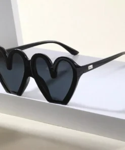 Chic Heart-Shaped Retro Sunglasses