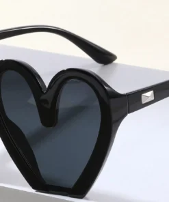 Chic Heart-Shaped Retro Sunglasses