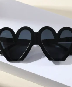 Chic Heart-Shaped Retro Sunglasses