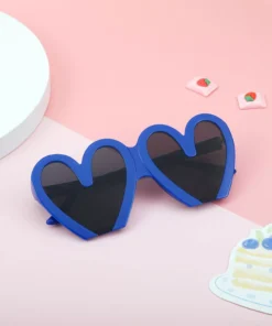 Chic Heart-Shaped Retro Sunglasses