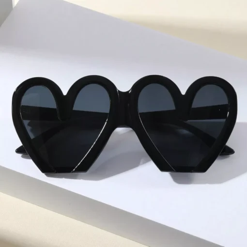 Chic Heart-Shaped Retro Sunglasses - Image 3