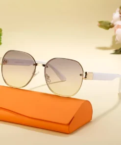 Trendsetting Oversized Rimless Round Sunglasses