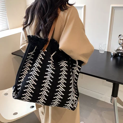 Large Capacity Canvas Fringe Tote Bag - Image 5