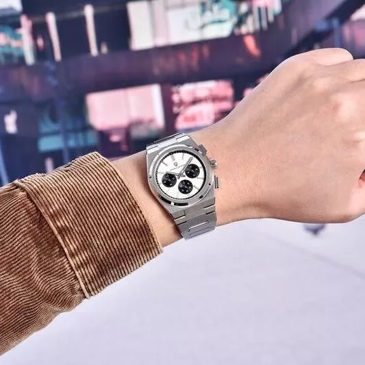 Quartz Sports Waterproof Watch with Sapphire Crystal & Stainless Steel Strap