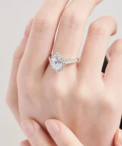 Luxury 925 Sterling Silver Oval Cut Engagement Ring with 2.7Ct Cubic Zircon