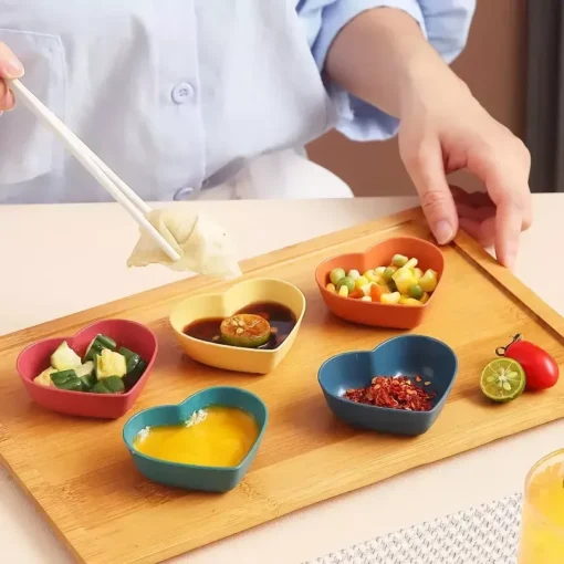 Heart-Shaped Wheat Straw Plastic Seasoning Dish - Image 3