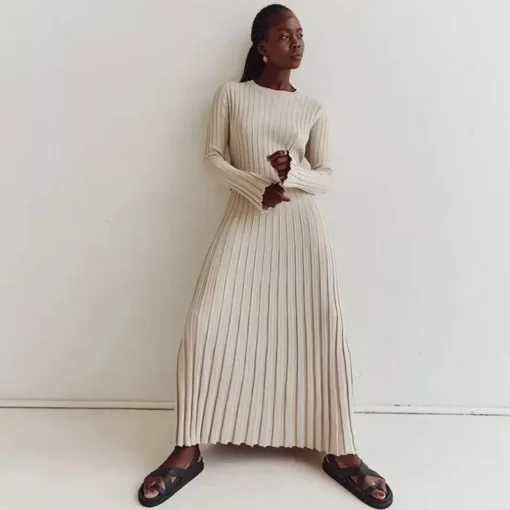 Elegant Pleated Knit Dress - Image 3