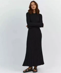 Elegant Pleated Knit Dress