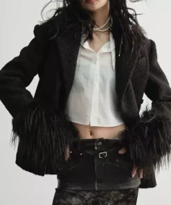 Blend Coat with Faux Fur and Elegant Lapel