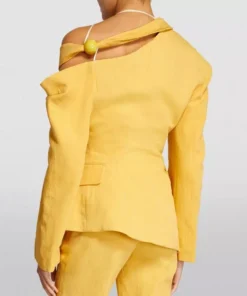 Fashion Women’s Blazer: Chic and Irresistible