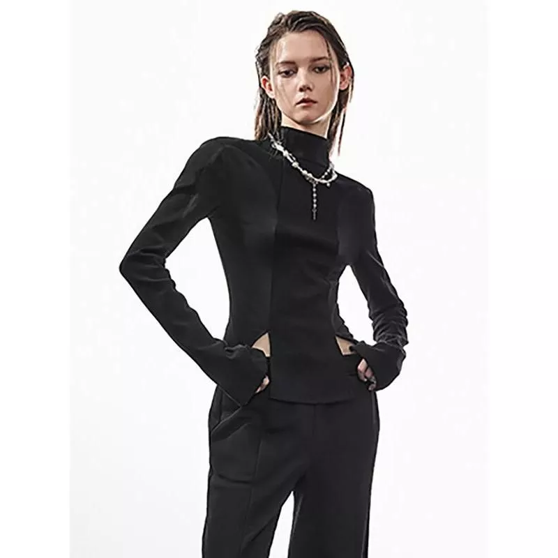 Chic Slim-Fit Pullover