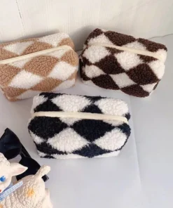 Plush Plaid Makeup Bag: Chic Barrel-Shaped Cosmetic Organizer for Travel