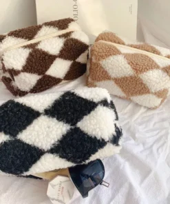 Plush Plaid Makeup Bag: Chic Barrel-Shaped Cosmetic Organizer for Travel