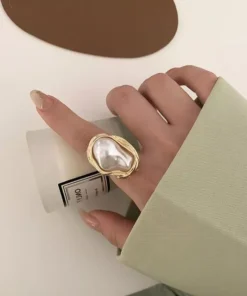 Chic French Vintage Pearl Ring: Trendy Adjustable Design