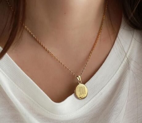 How to Choose the Perfect Initial Necklace for Your Everyday Style